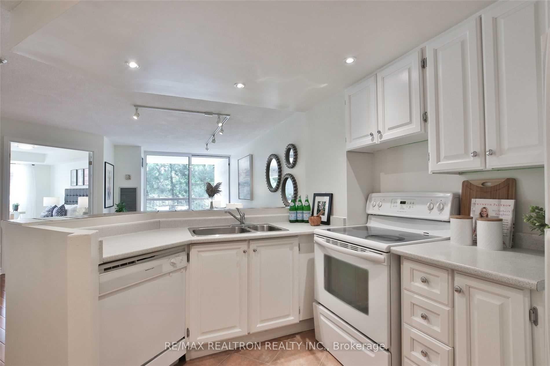 77 Maitland Place Unit 326 photo 14
