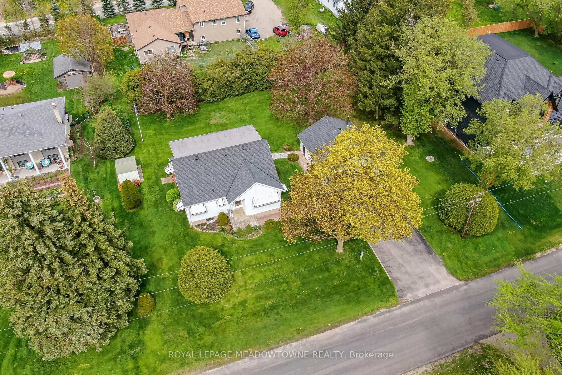 8 Black Creek Court photo 4