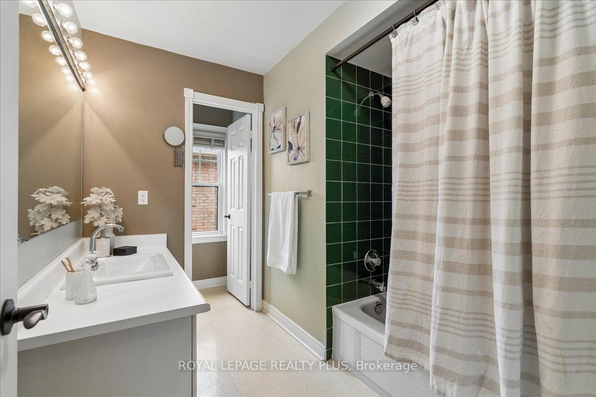 34 THEOBALDS Circle photo 34