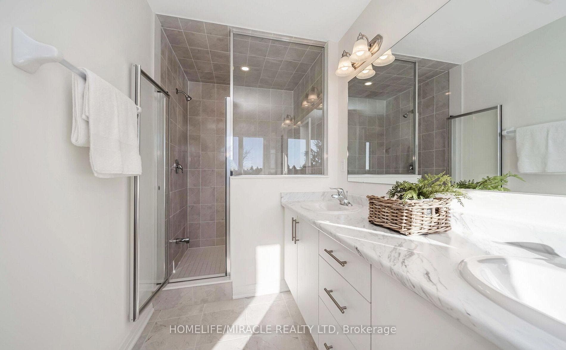 19 Tyler Avenue photo 32