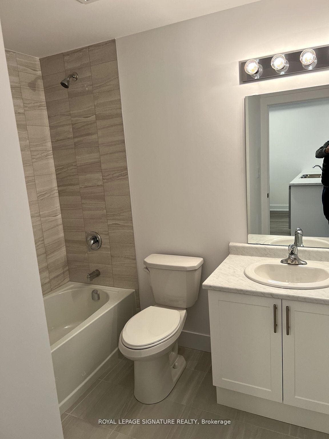 460 Dundas Street Unit 1006 photo 15