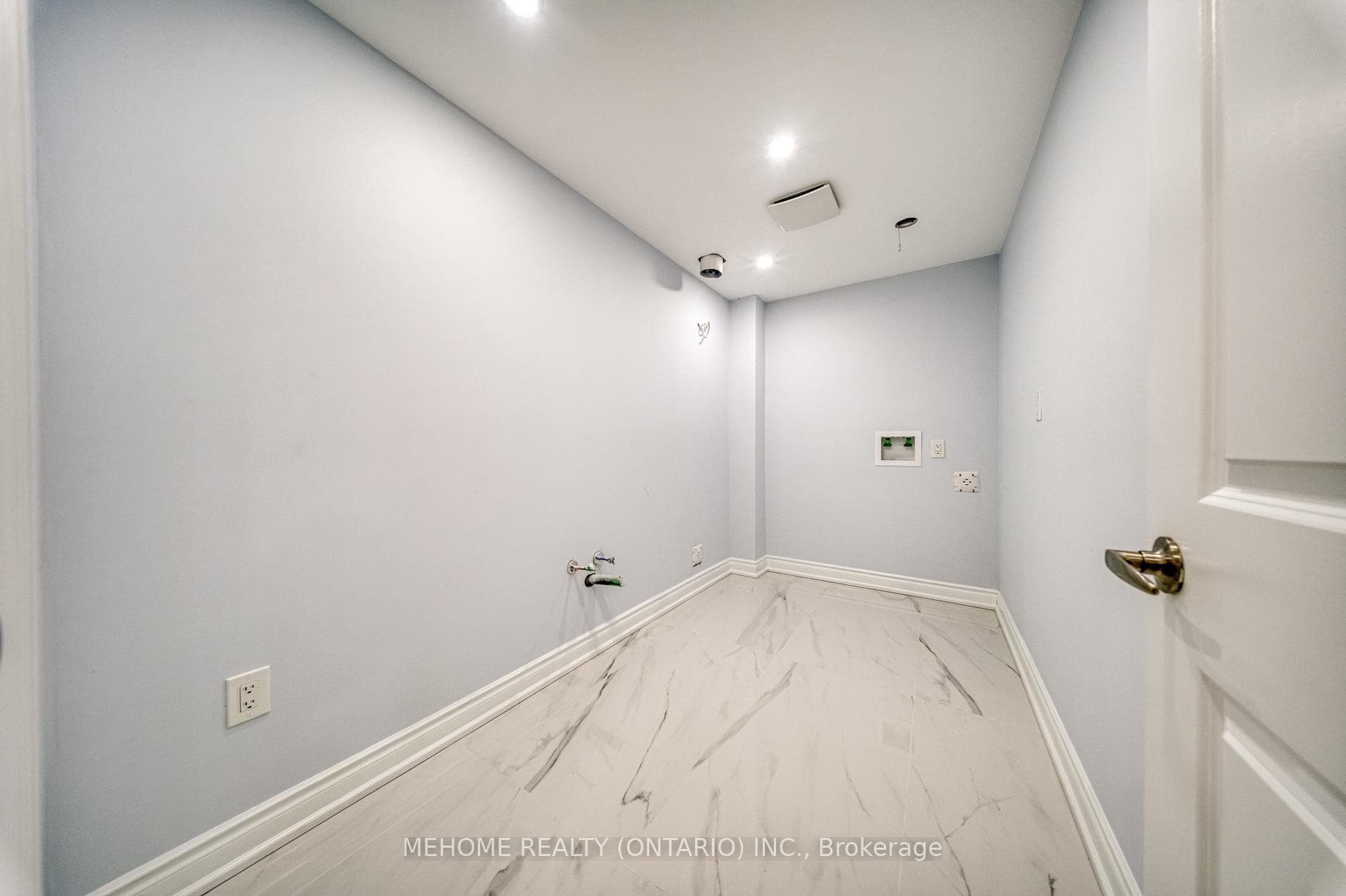 51 Bridgepointe Court photo 37