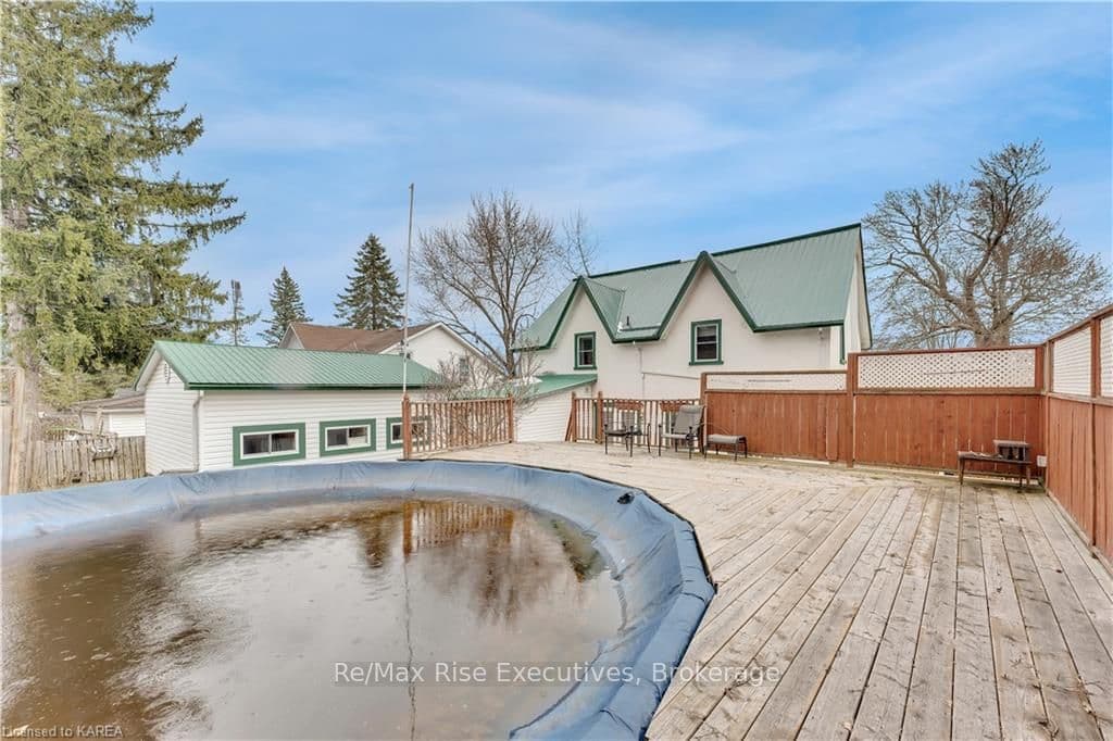 285 THOMAS Street photo 39