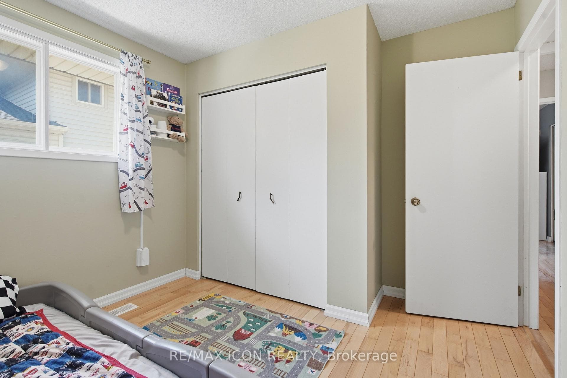 107 Rosamond Crescent photo 11