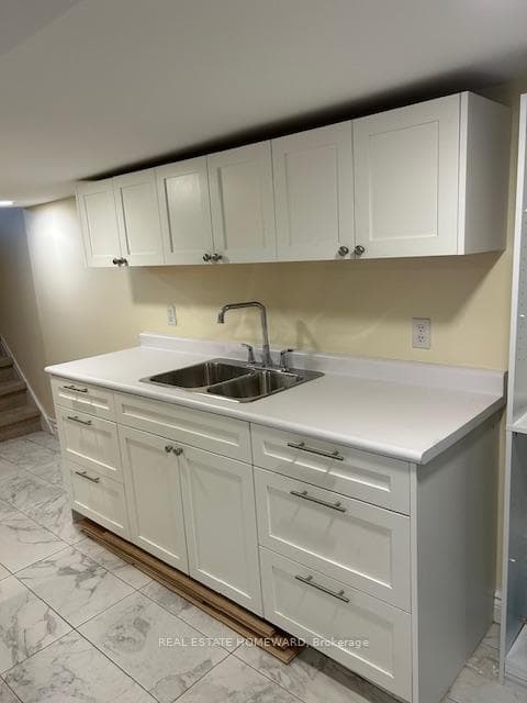 240 Lee Avenue photo 11