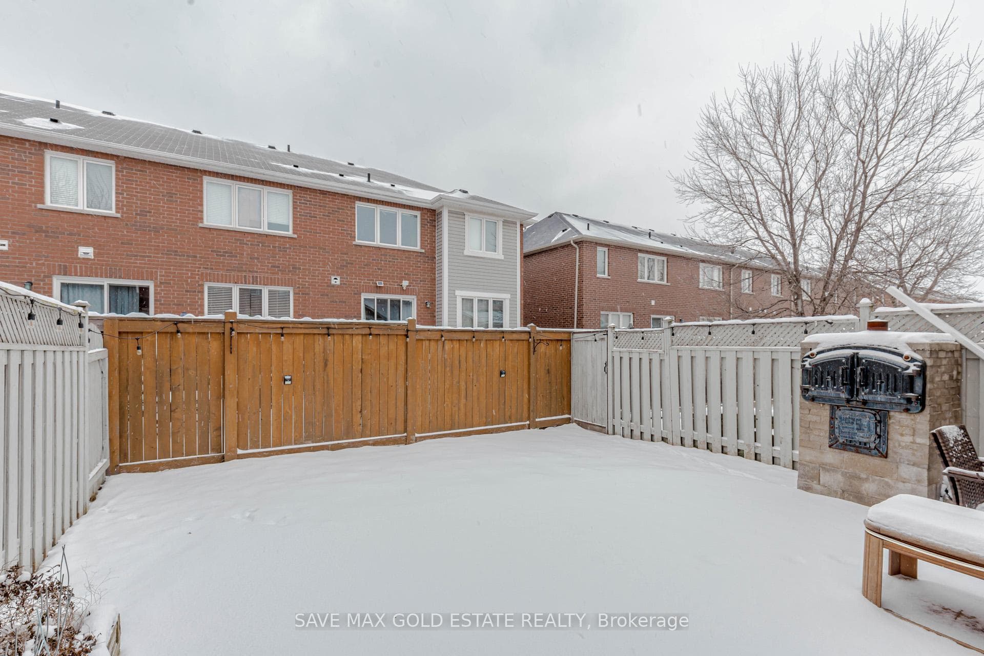 354 Baverstock Crescent photo 37