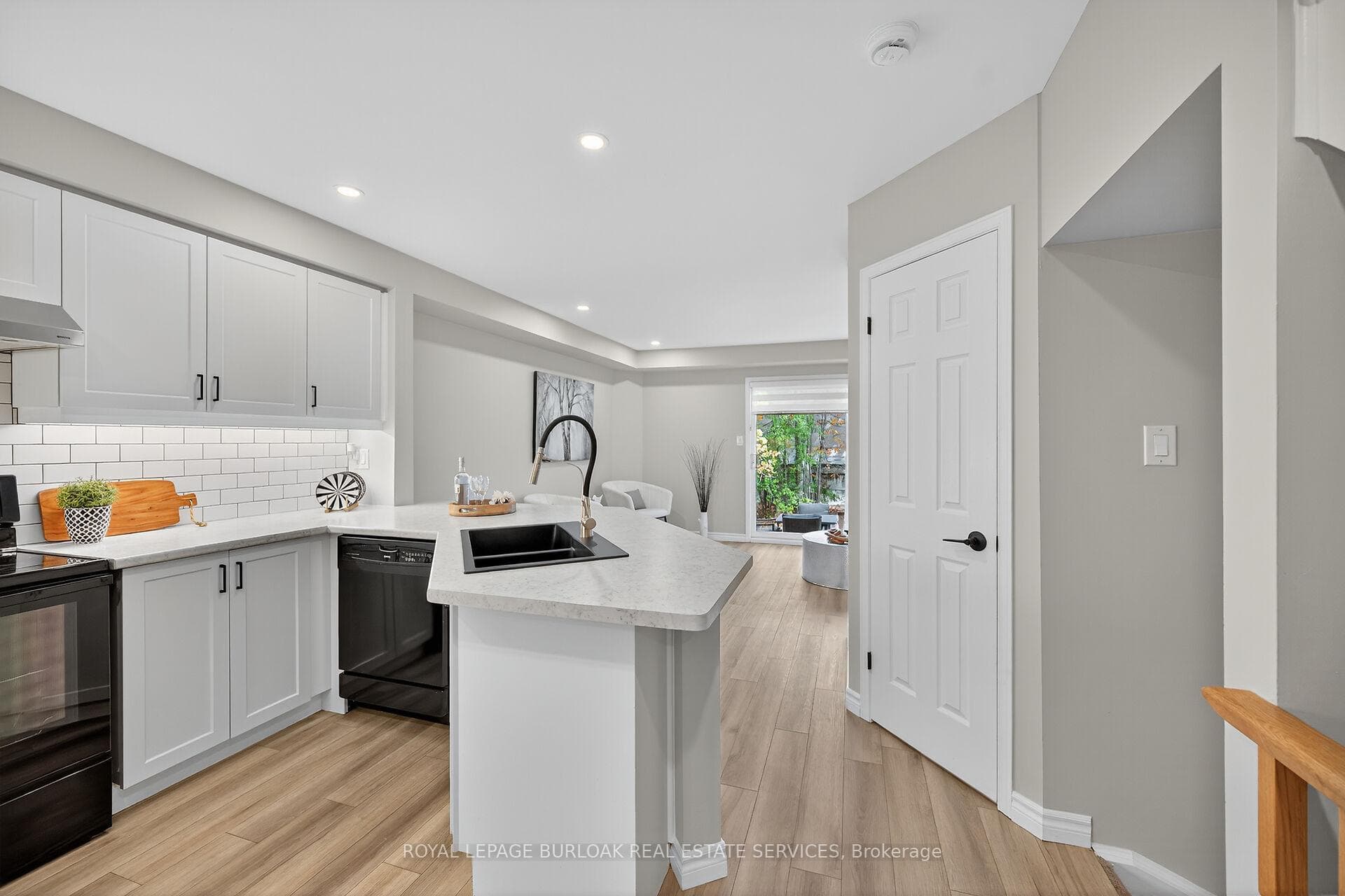 2015 Cleaver Avenue Unit 28 photo 6