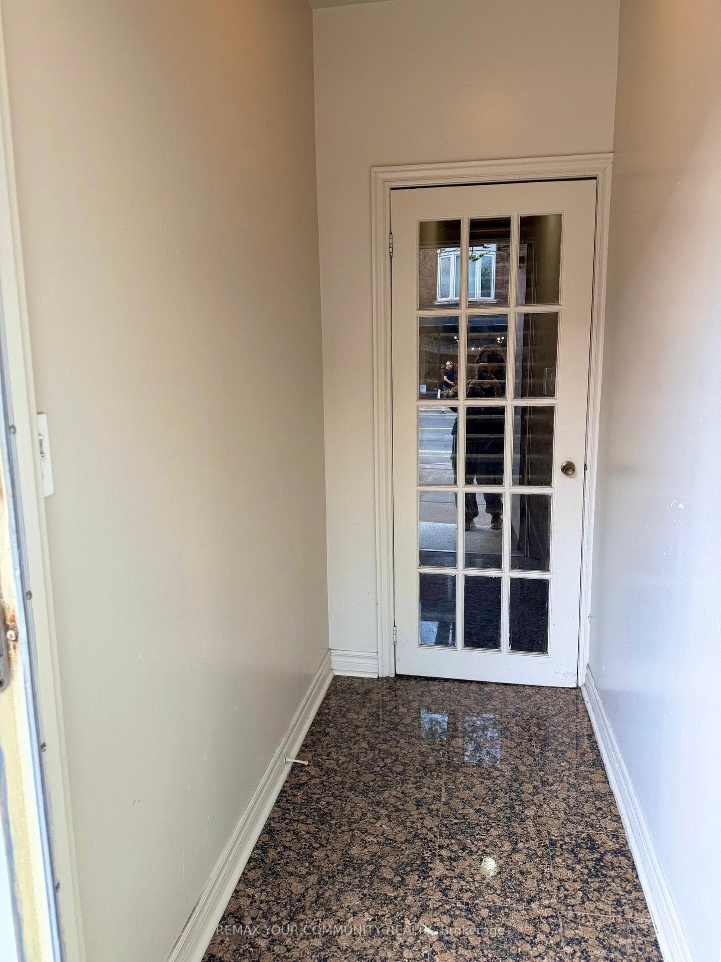 802 Bloor Street photo 4