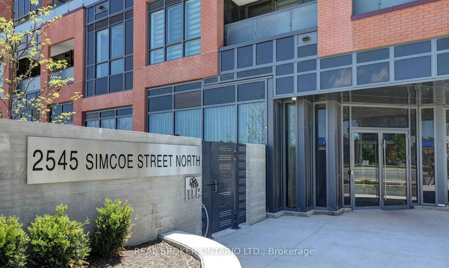 2545 Simcoe Street Unit 1516 photo 1