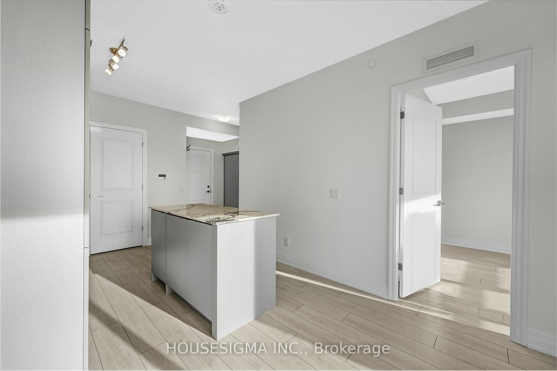 30 Elm Drive Unit 3807 photo 12