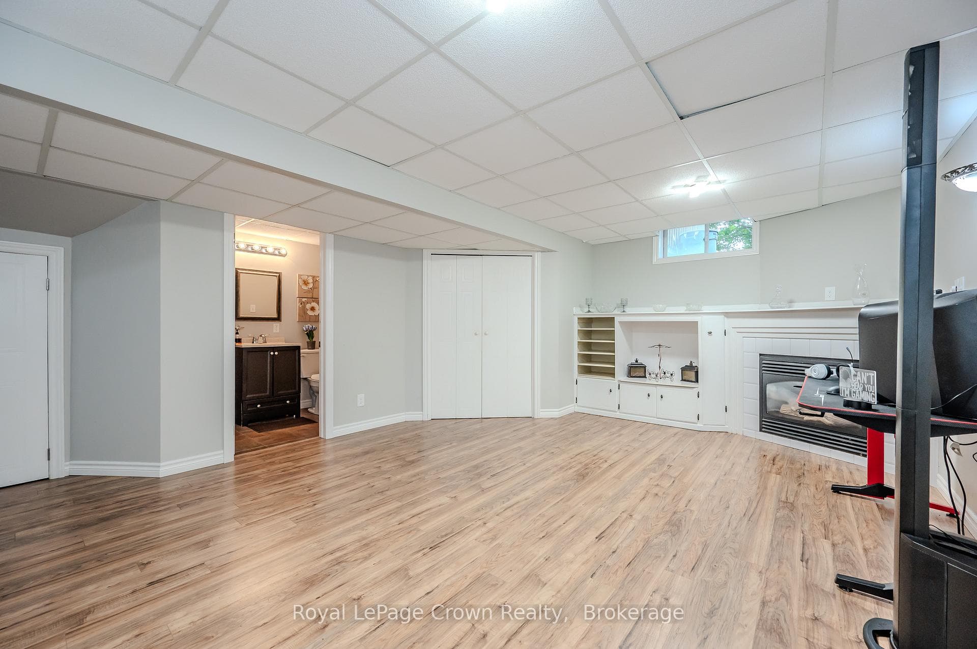395 Downsview Place photo 30