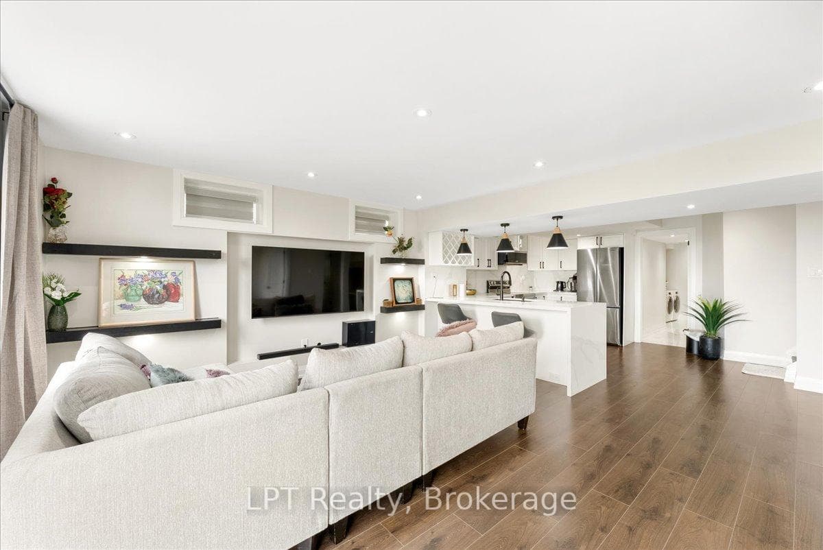 47 Atlantis Drive photo 37