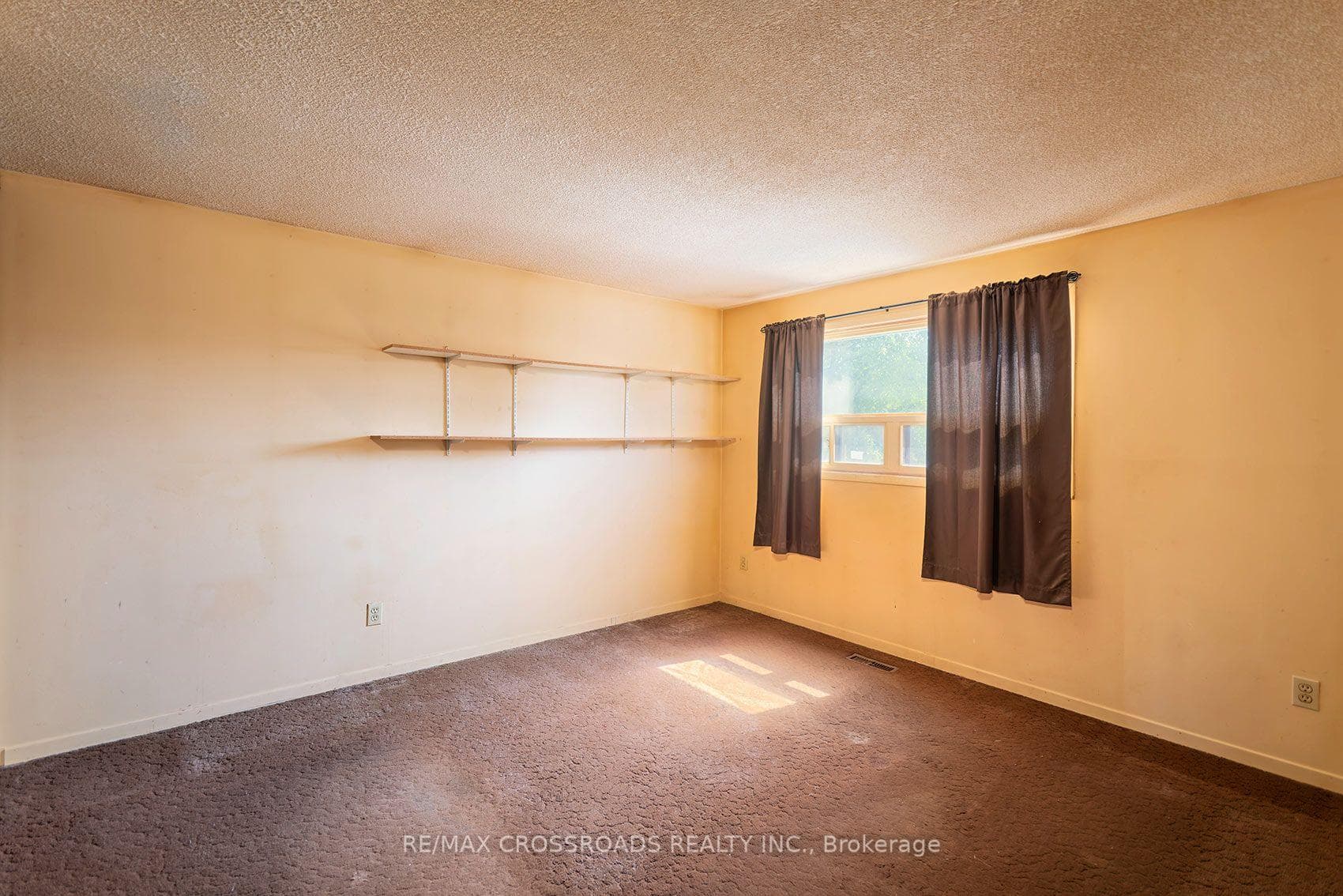 54 Omega Square photo 17