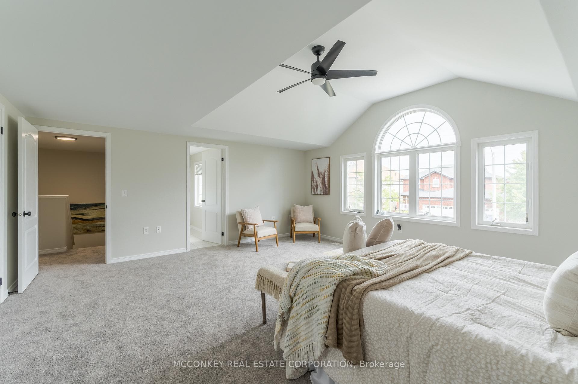 1563 Scollard Crescent photo 21