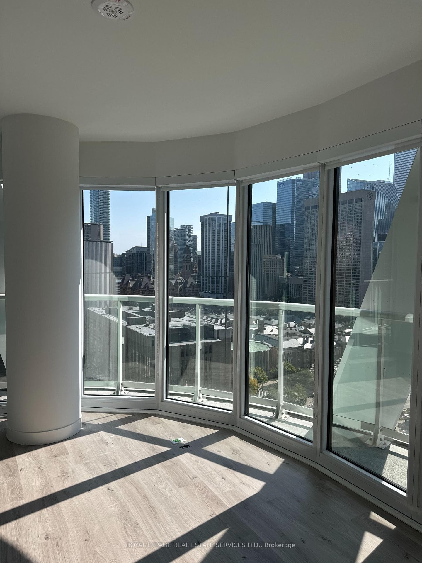 230 Simcoe Street Unit 1814 photo 23