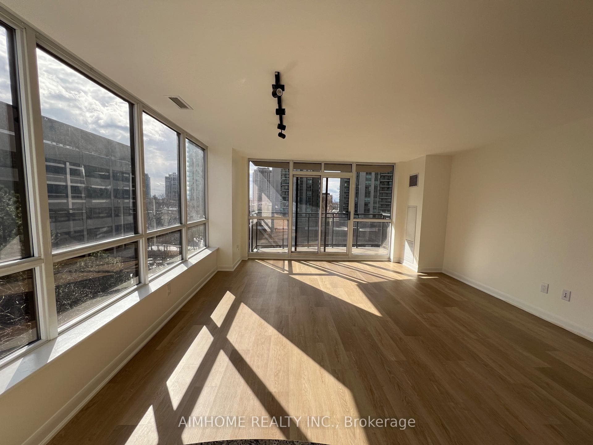 33 Sheppard Avenue Unit 702 photo 10