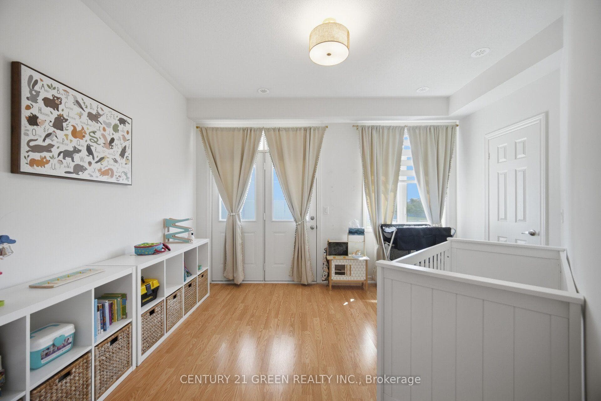 537 Dundas Street photo 25