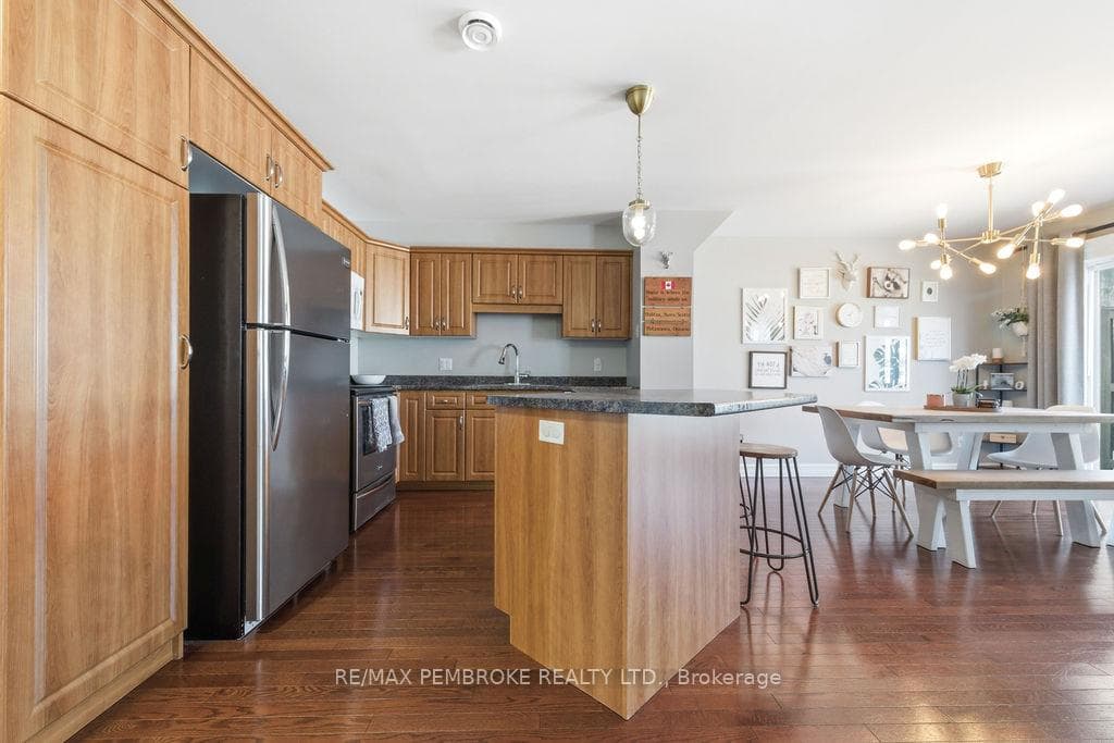 2095 Sandstone Crescent photo 13