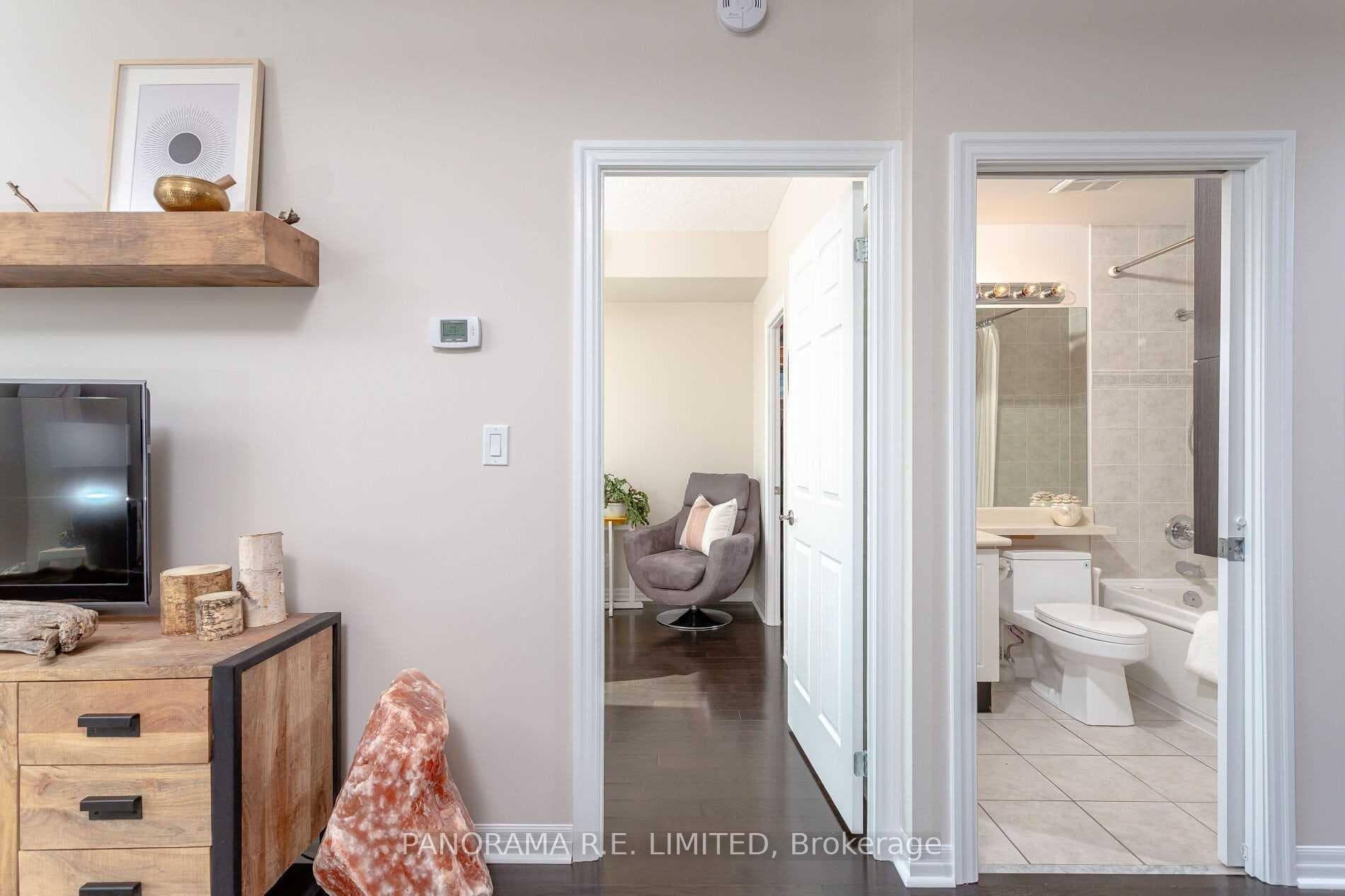 1359 Rathburn Road Unit 210 photo 12