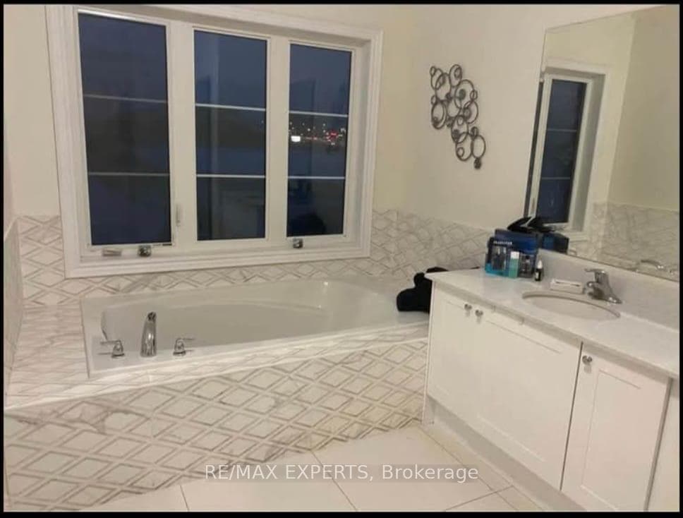 56 Lyle Way photo 4