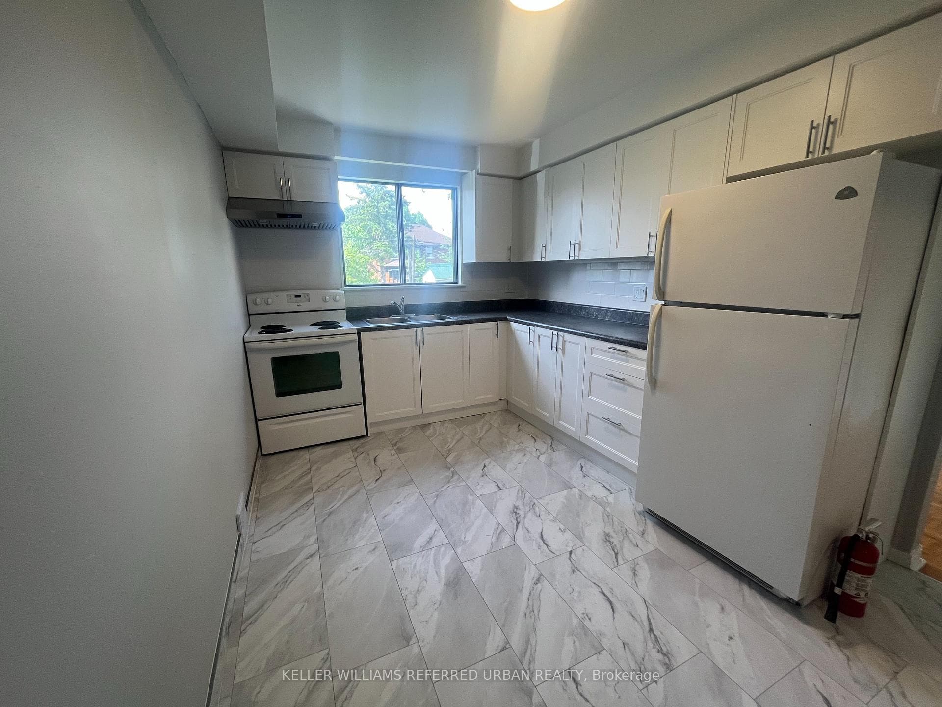 222 Mortimer Avenue Unit Main photo 5