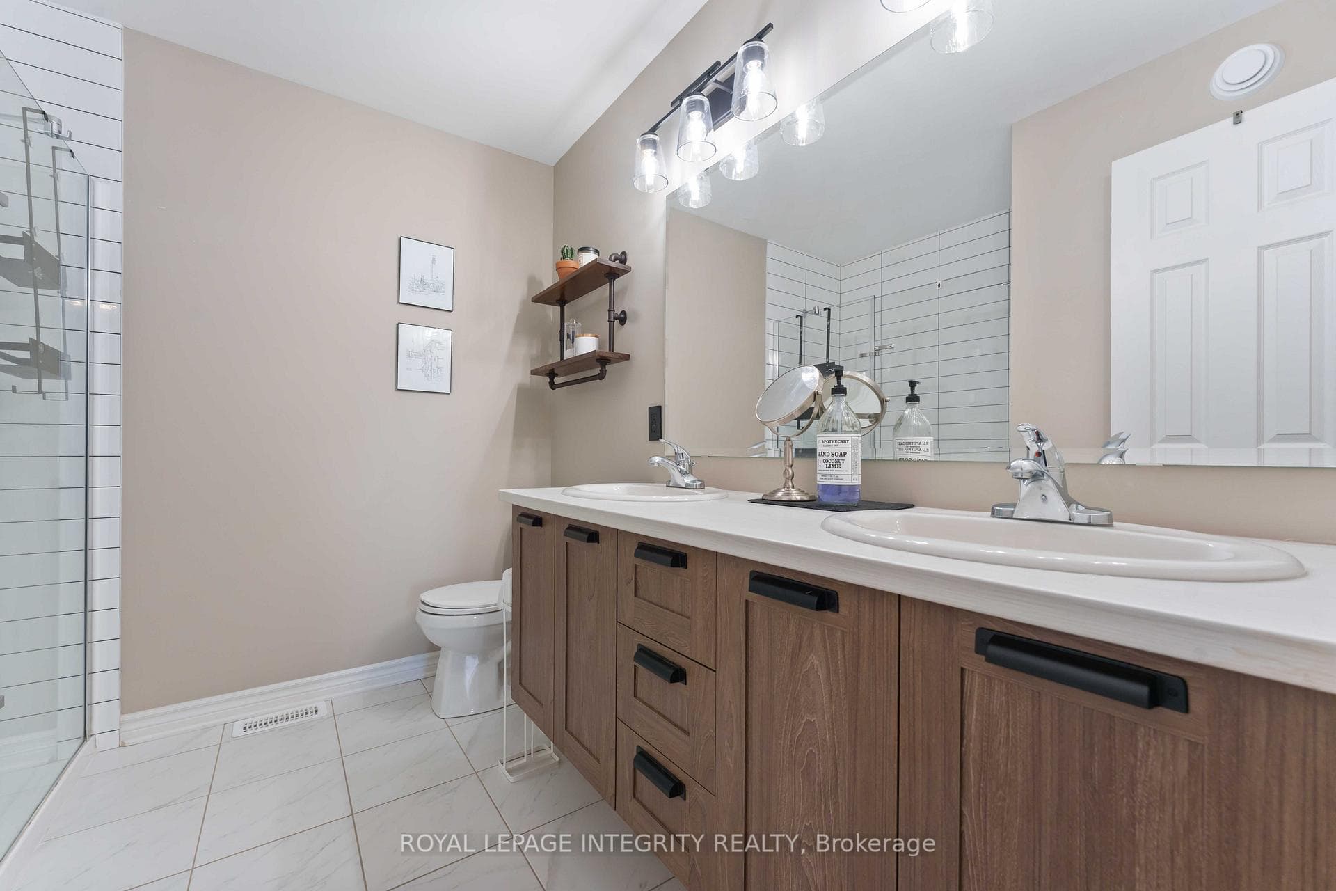 502 Labrador Crescent photo 21