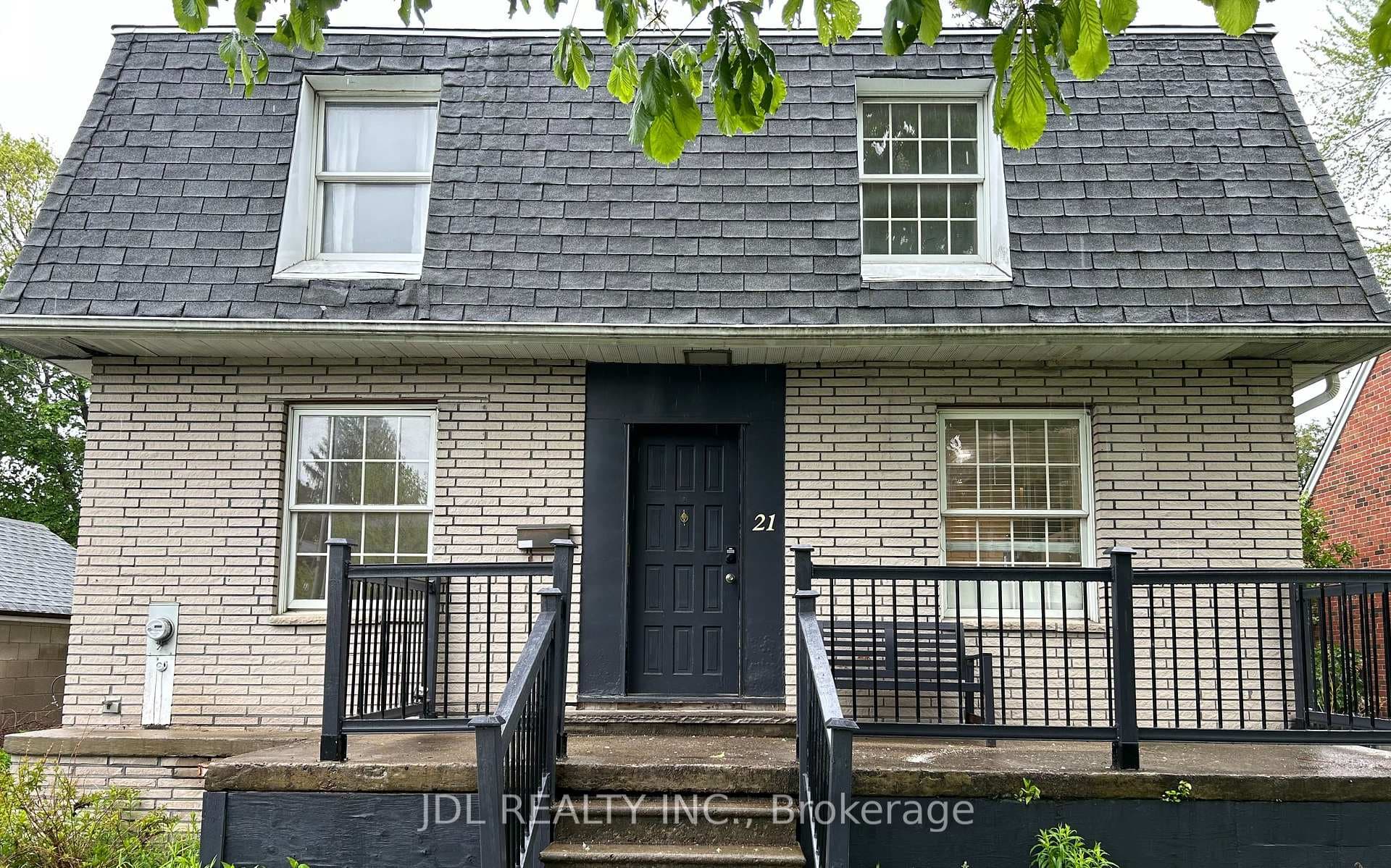 21 Squires Ave Avenue Unit Two-Bedroom Bsmt photo 1