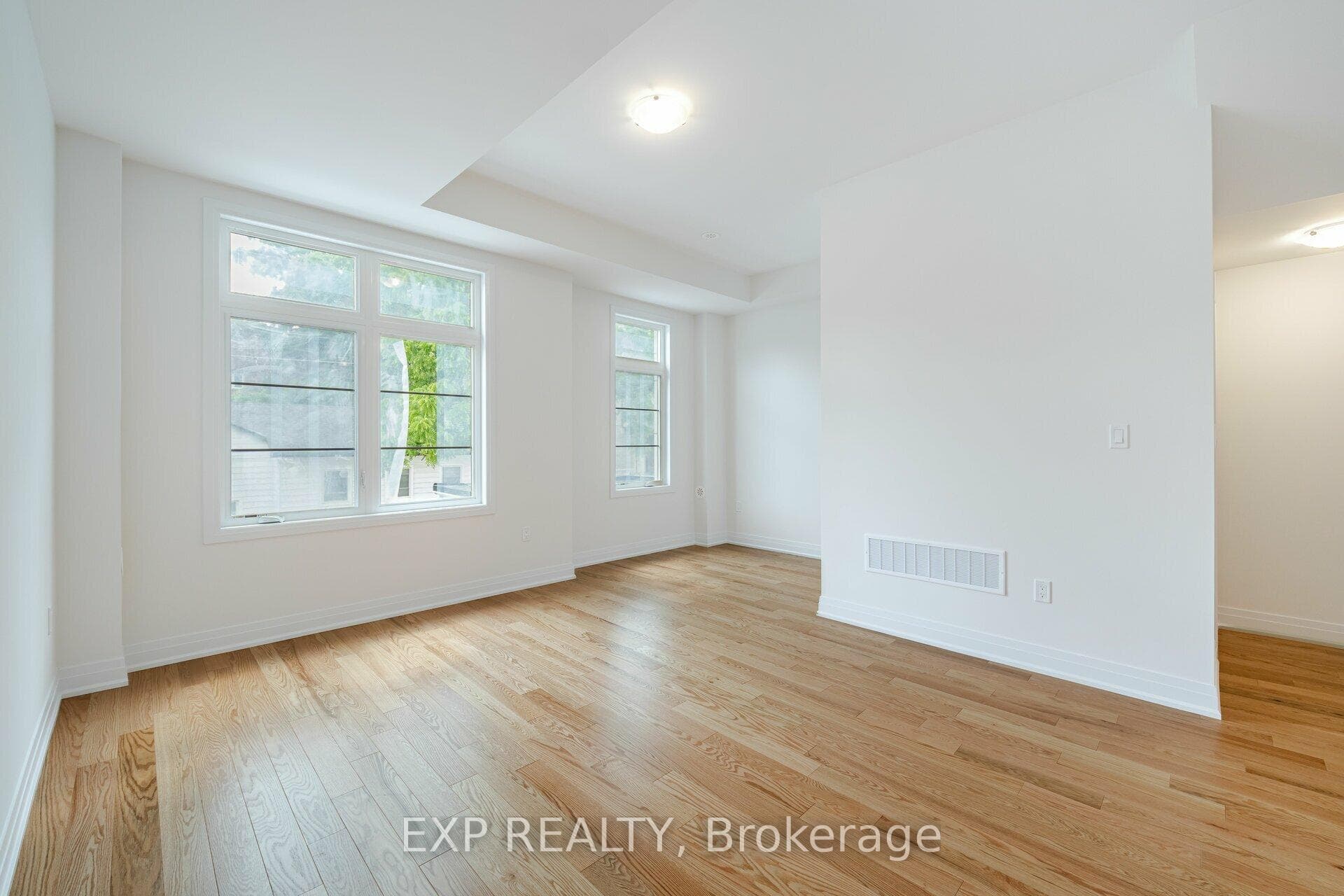 209 Wyndham Street photo 10