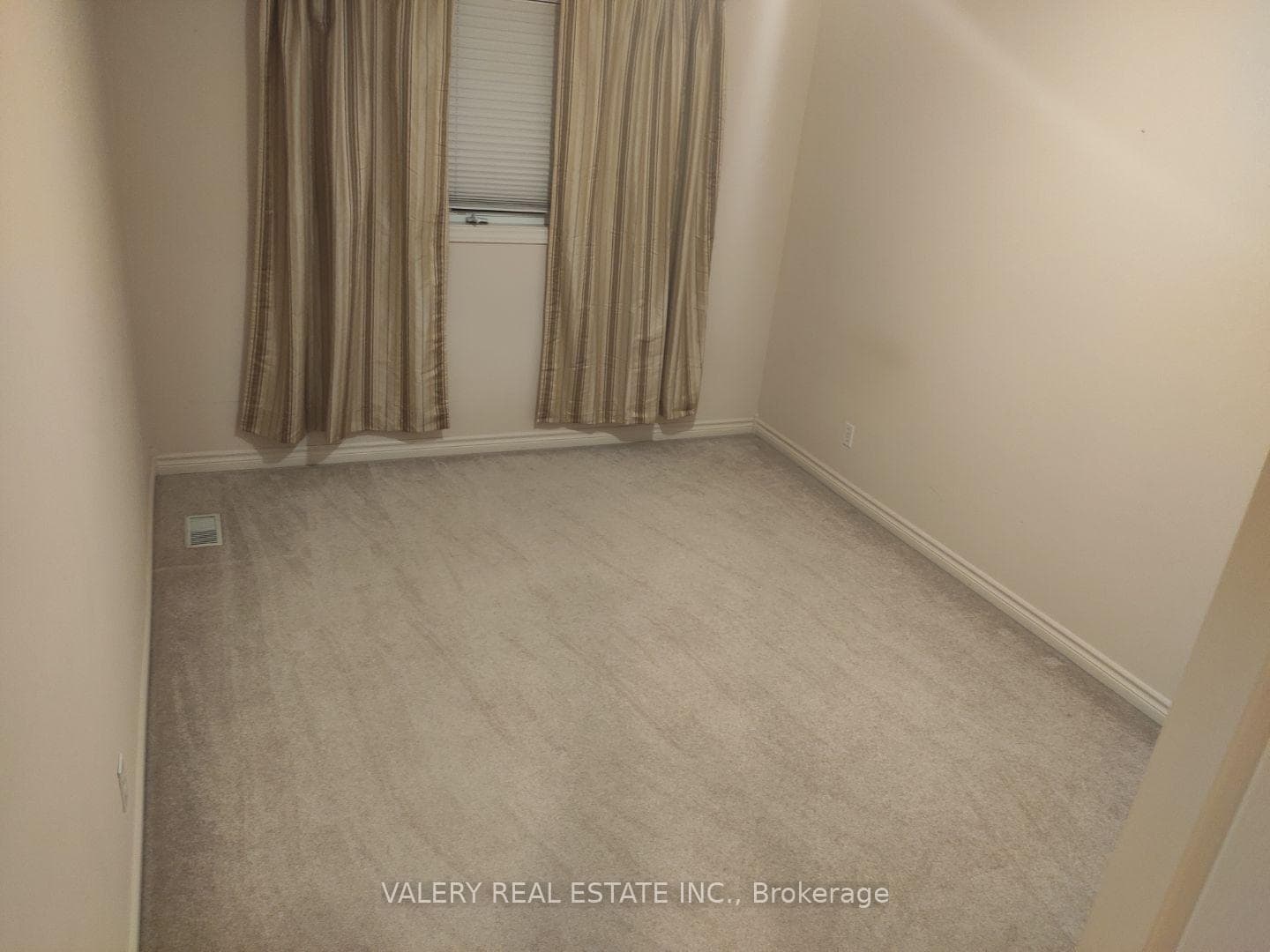 1058 Lexington Circle photo 7
