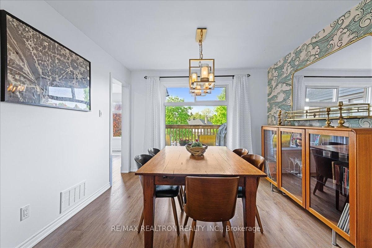386 Harewood Boulevard photo 10