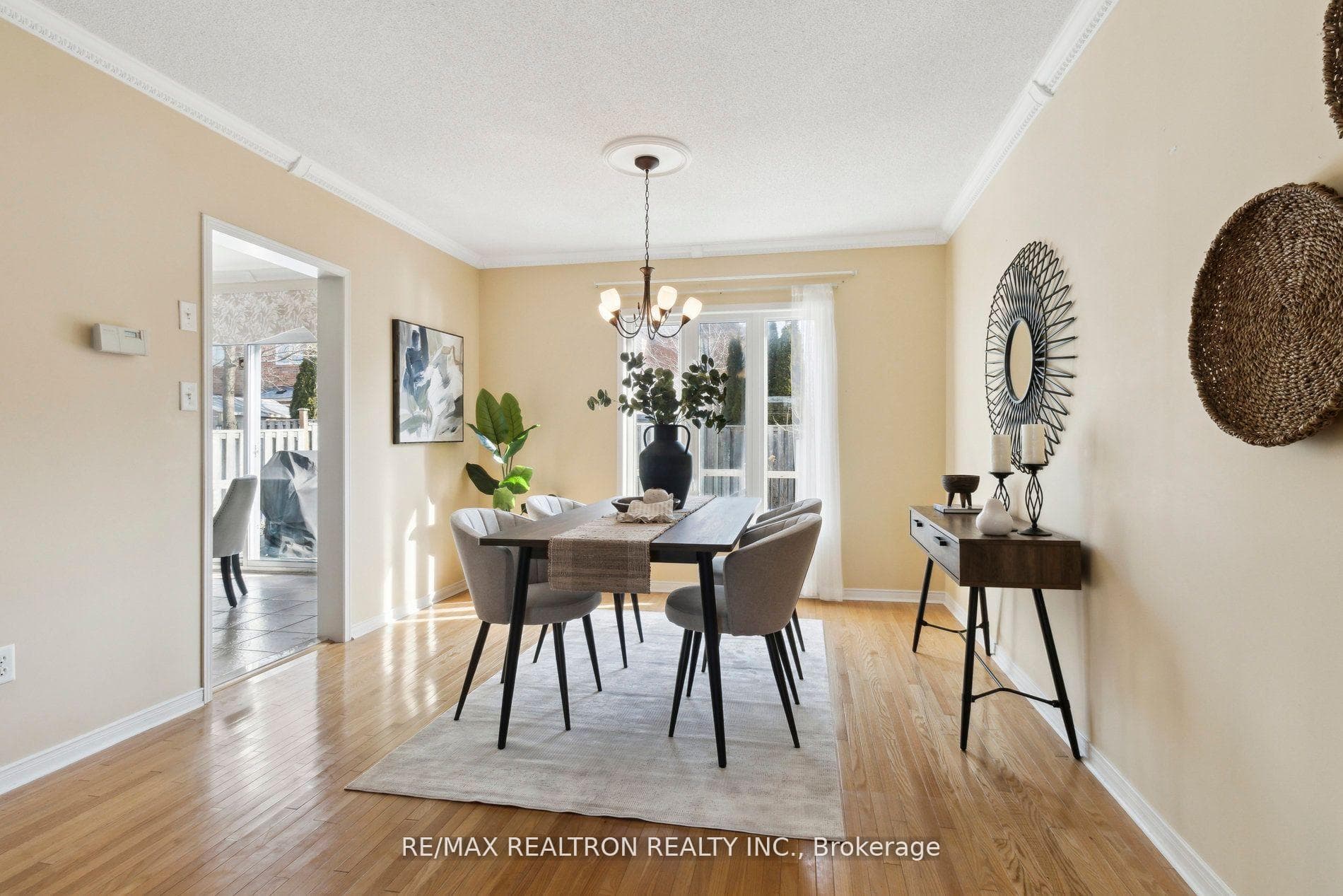 84 Desert View Crescent photo 10