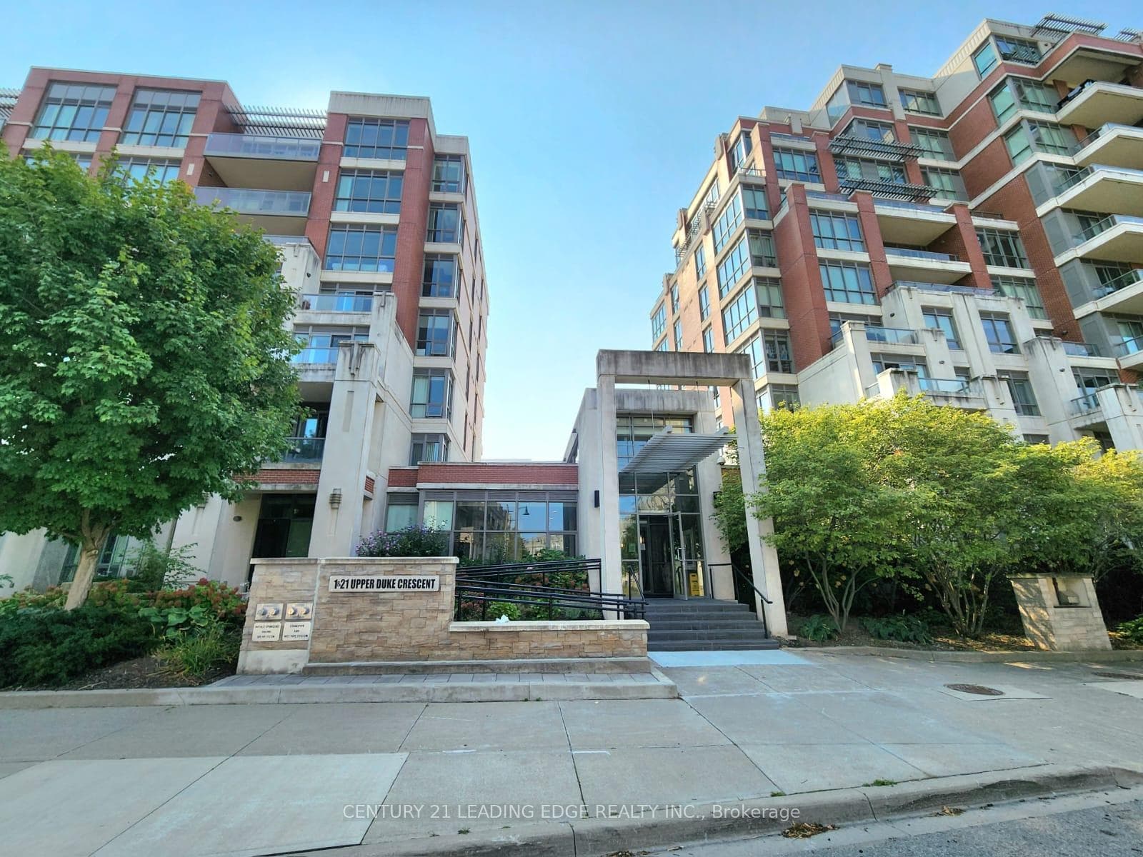 1 Upper Duke Crescent Unit 701 photo 1