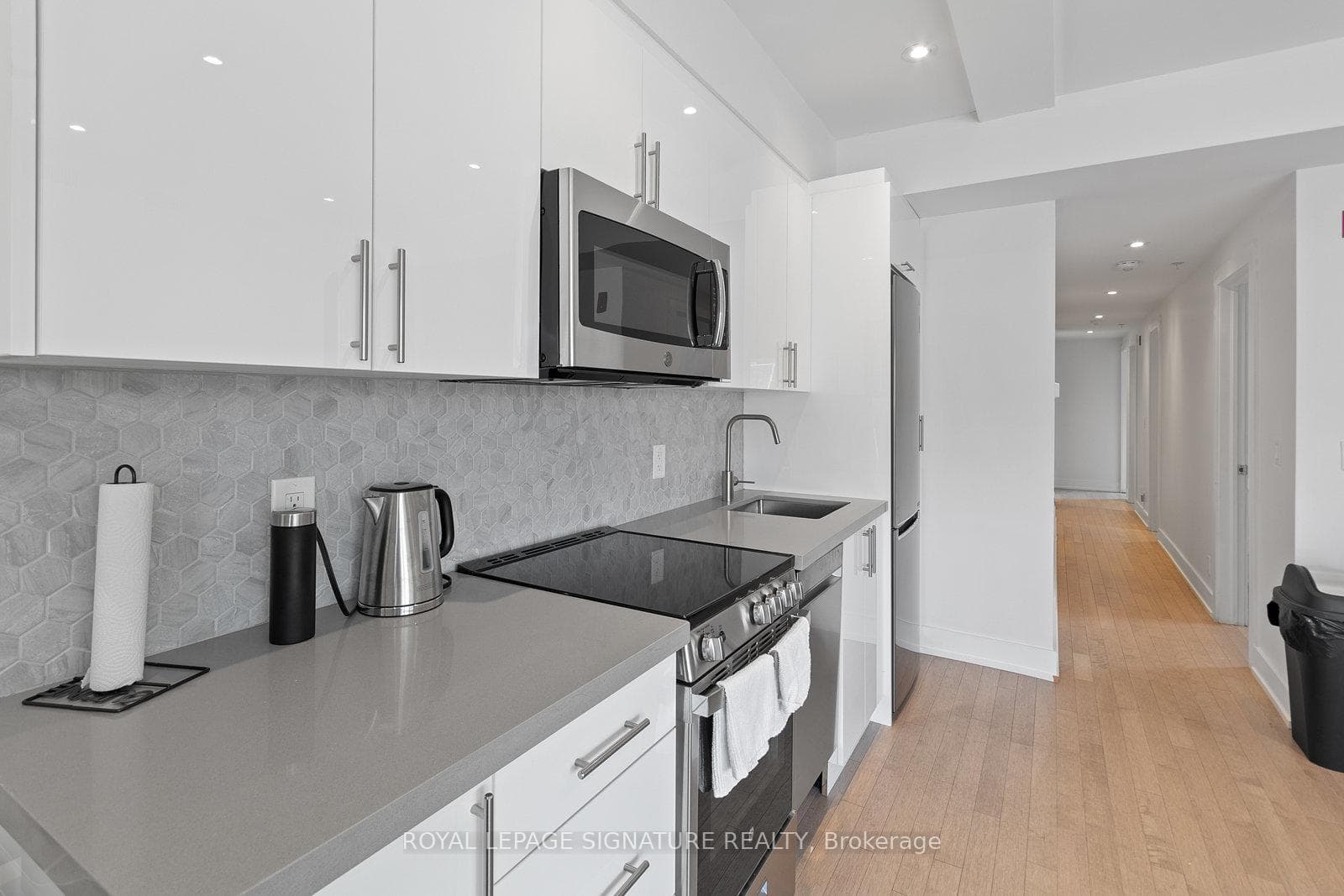 1557 Bloor Street Unit 4 photo 16