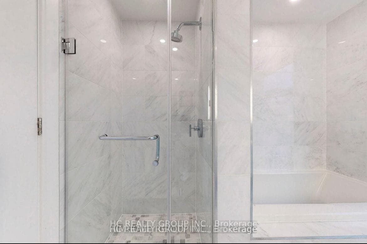 1 Gloucester Street Unit 1816 photo 12