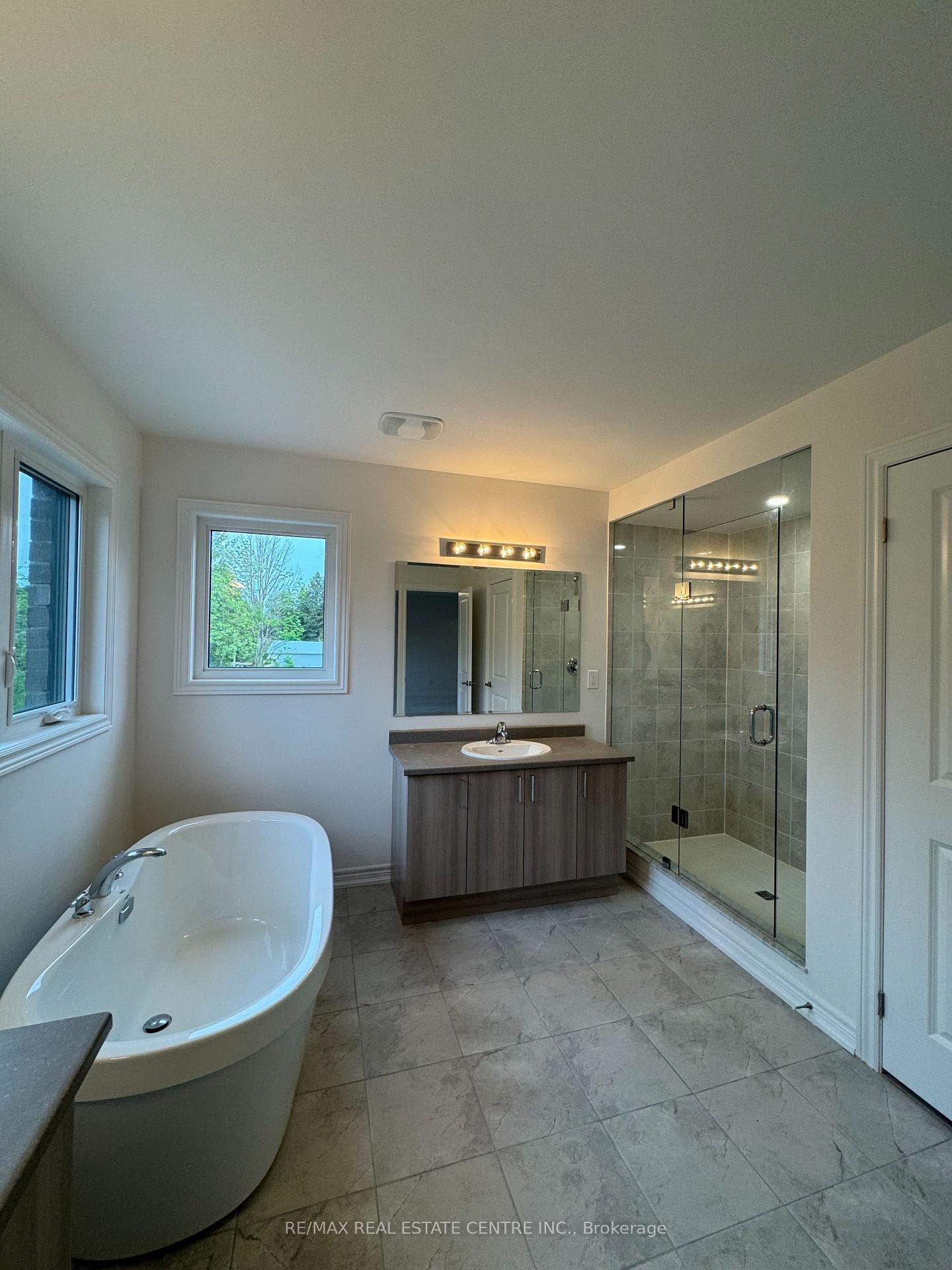 33 Wakefield Boulevard photo 21