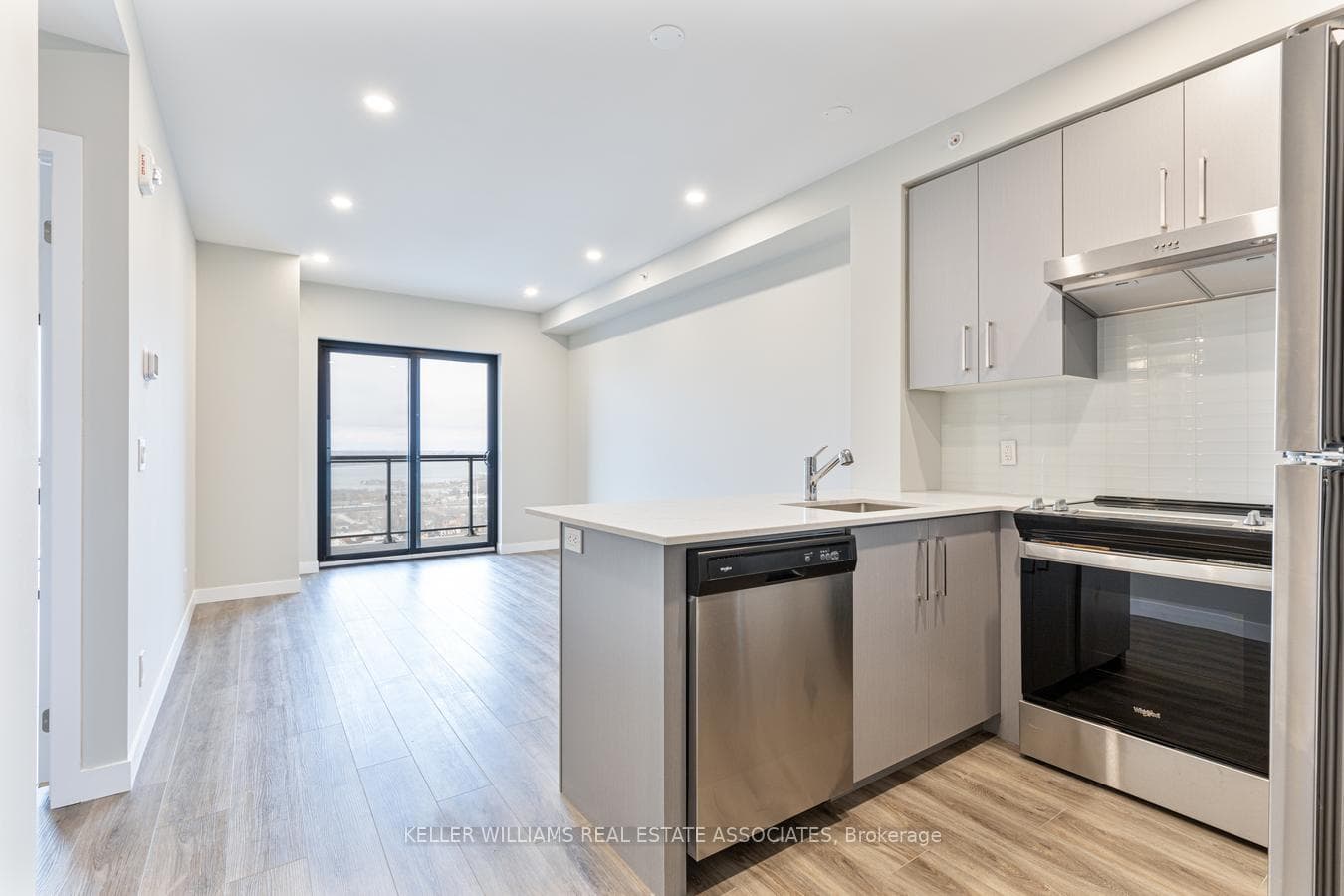 15 Queen Street Unit 2208 photo 2