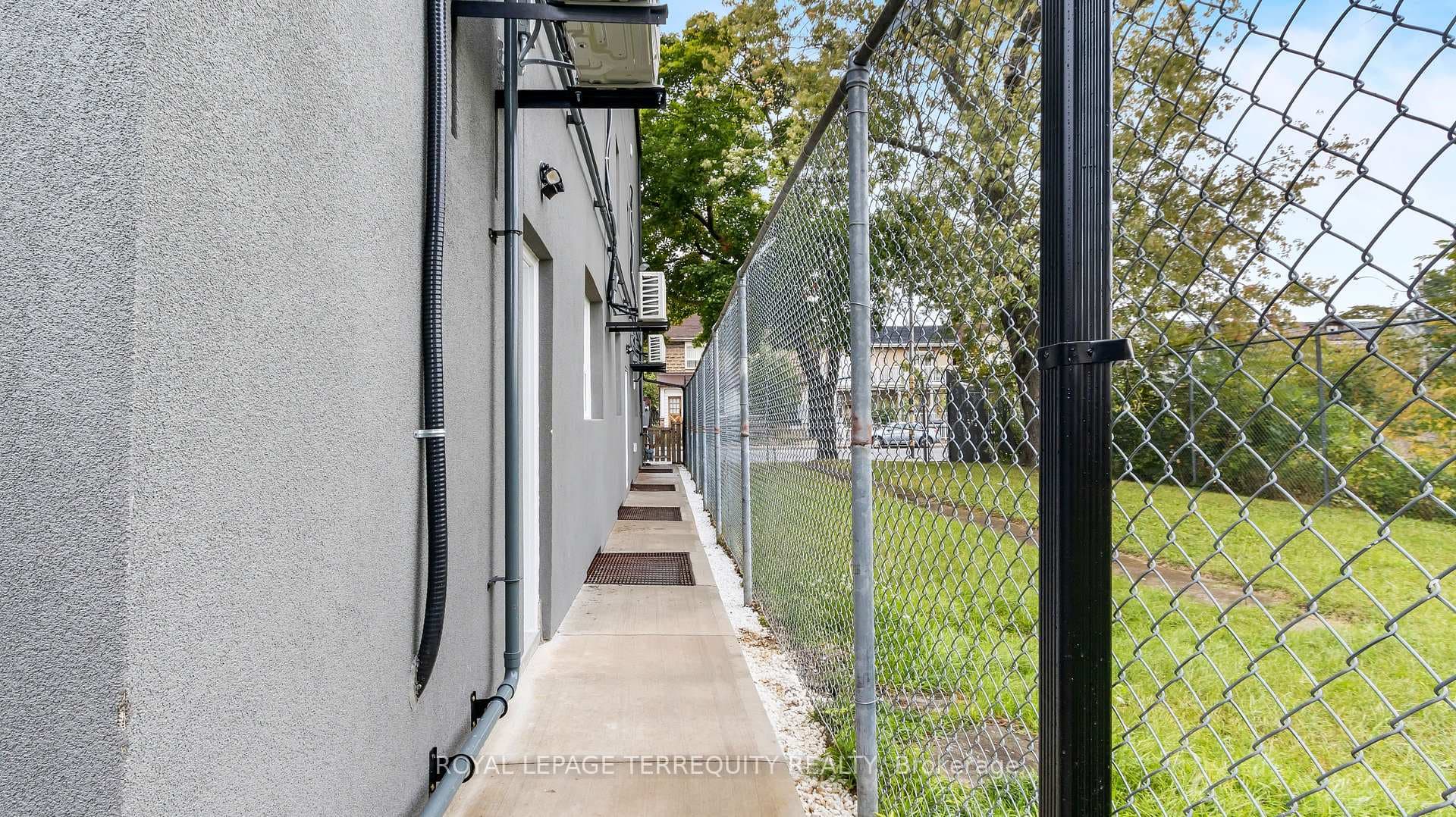 646 Lansdowne Avenue Unit 5 photo 12