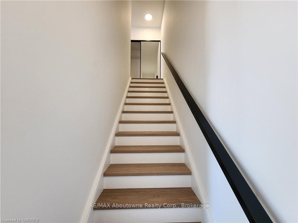 20 LAGERFELD Drive Unit 12 photo 18