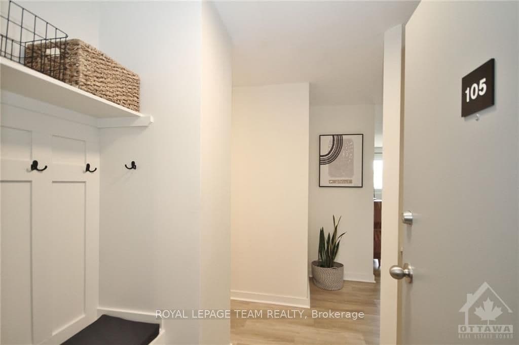 212 VIEWMOUNT Drive Unit 105 photo 5