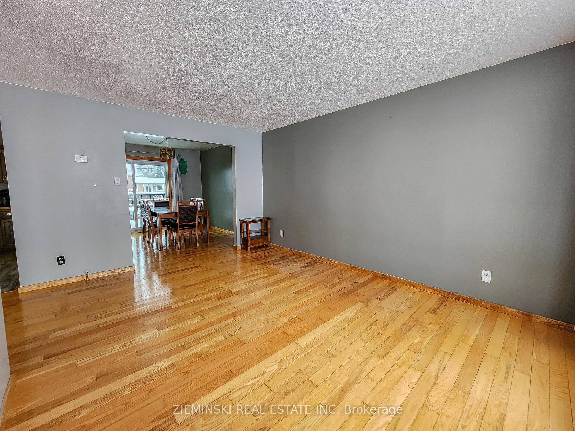 143 Tamarack Street photo 5