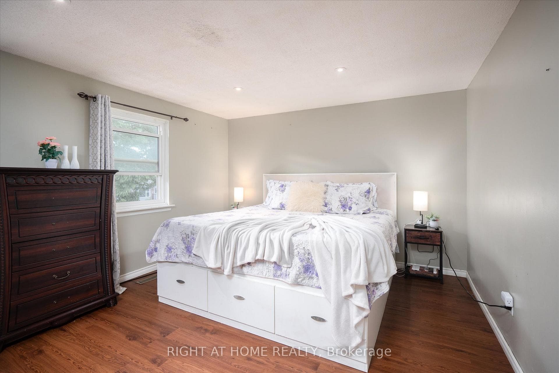 1306 Fenelon Crescent photo 11