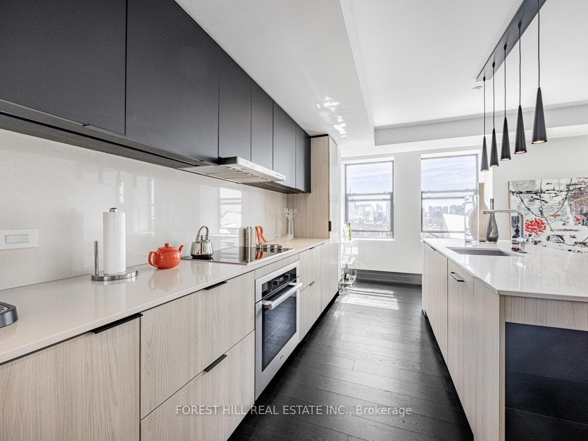 2 Avenue Road Unit 1105 photo 9