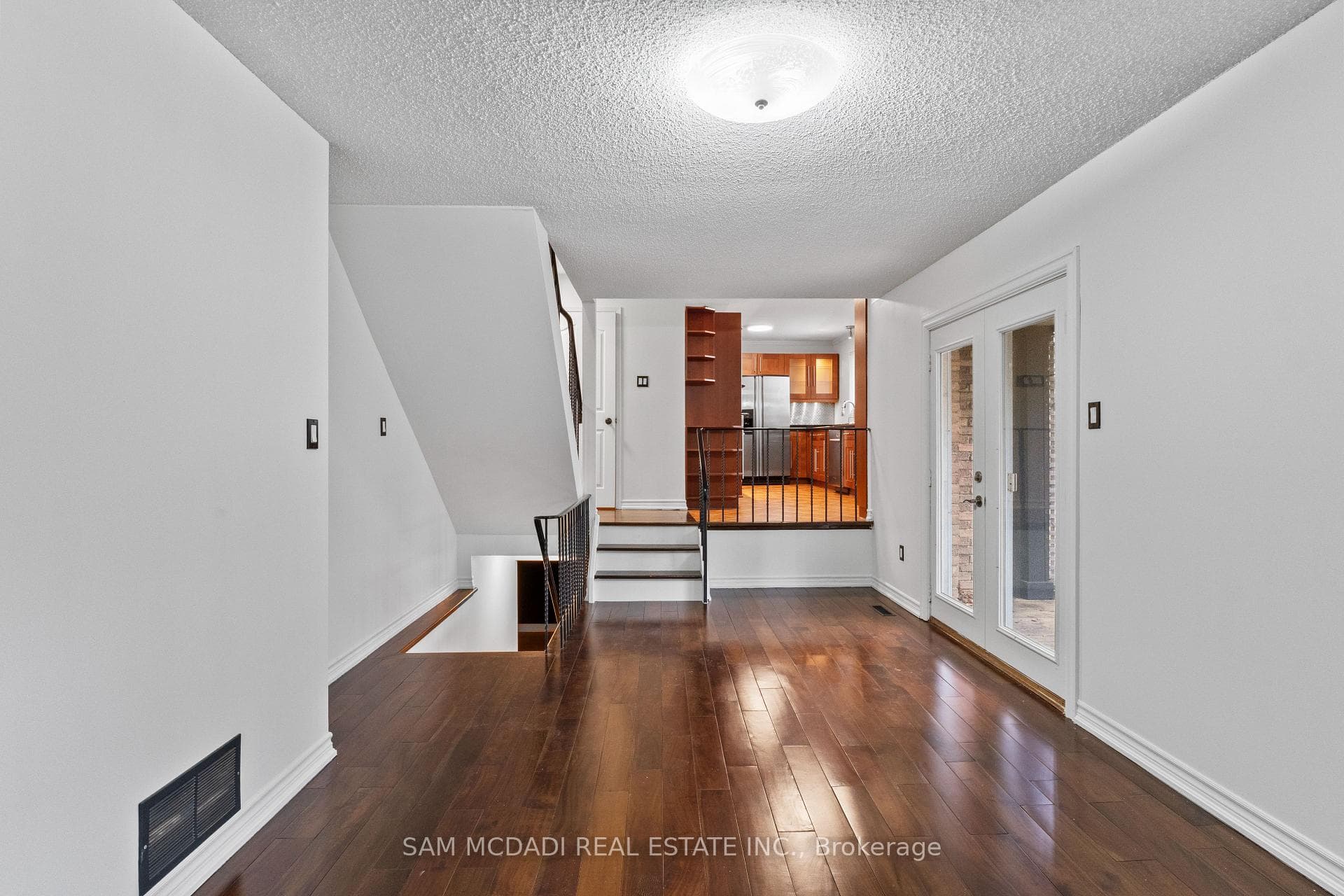 6085 Starfield Crescent photo 15