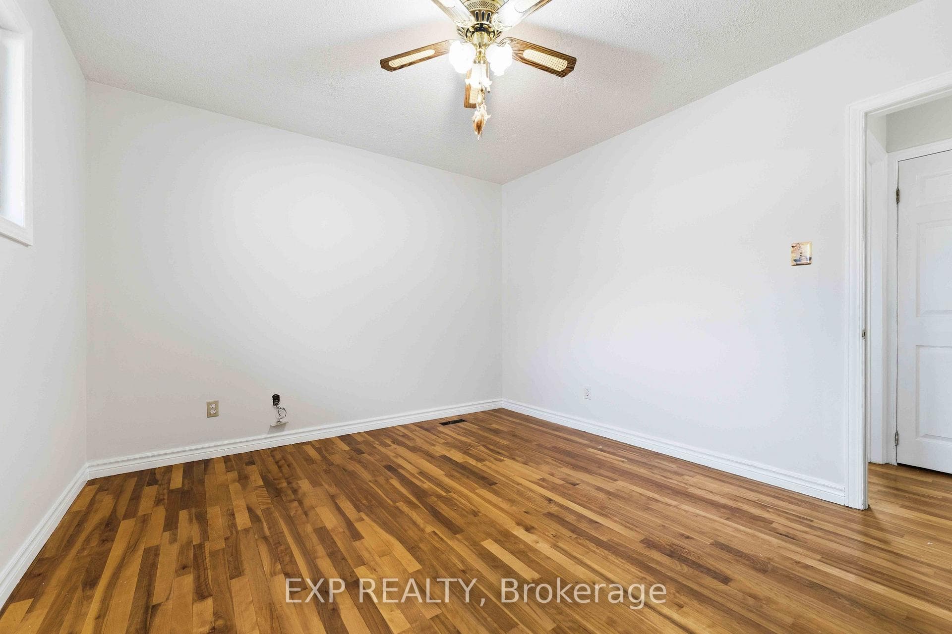 2473 Walkley Road photo 22