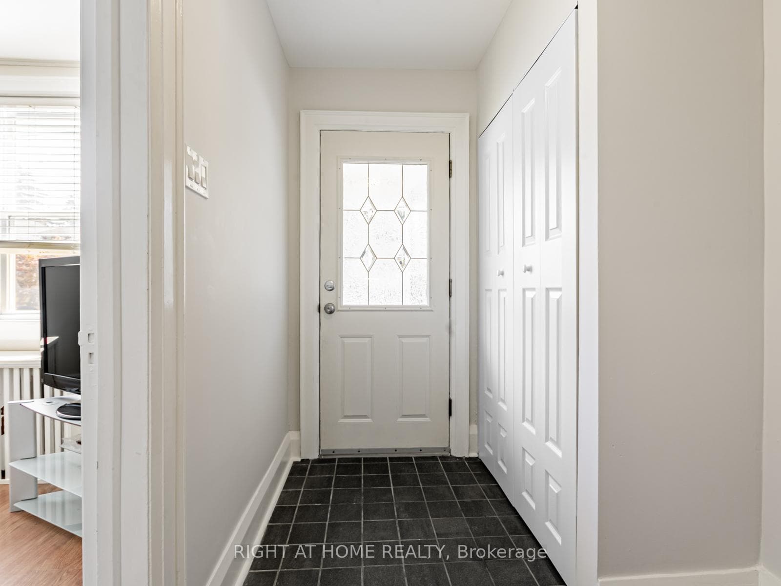 452 Soudan Avenue photo 9