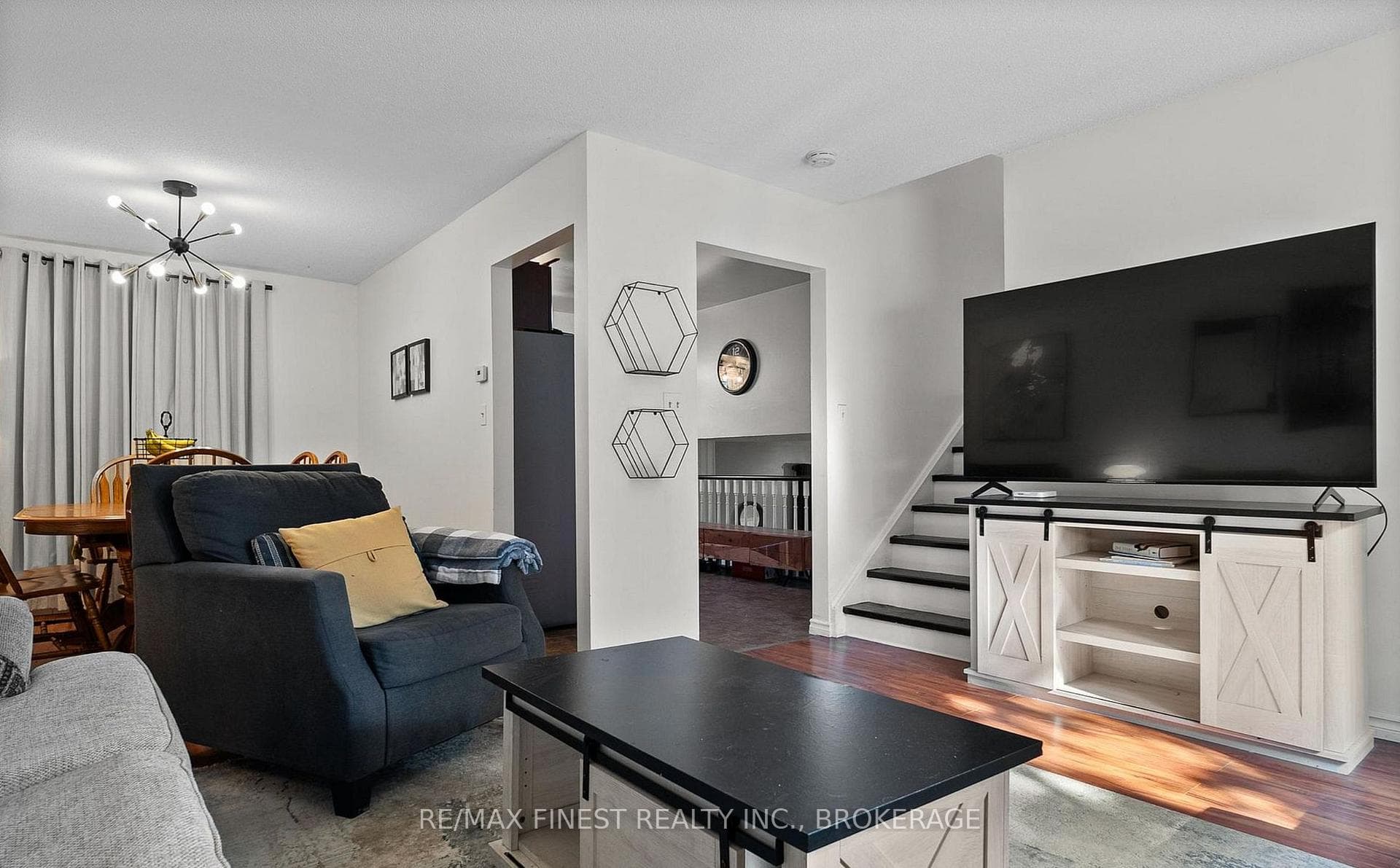 66 Nicholson Crescent photo 9