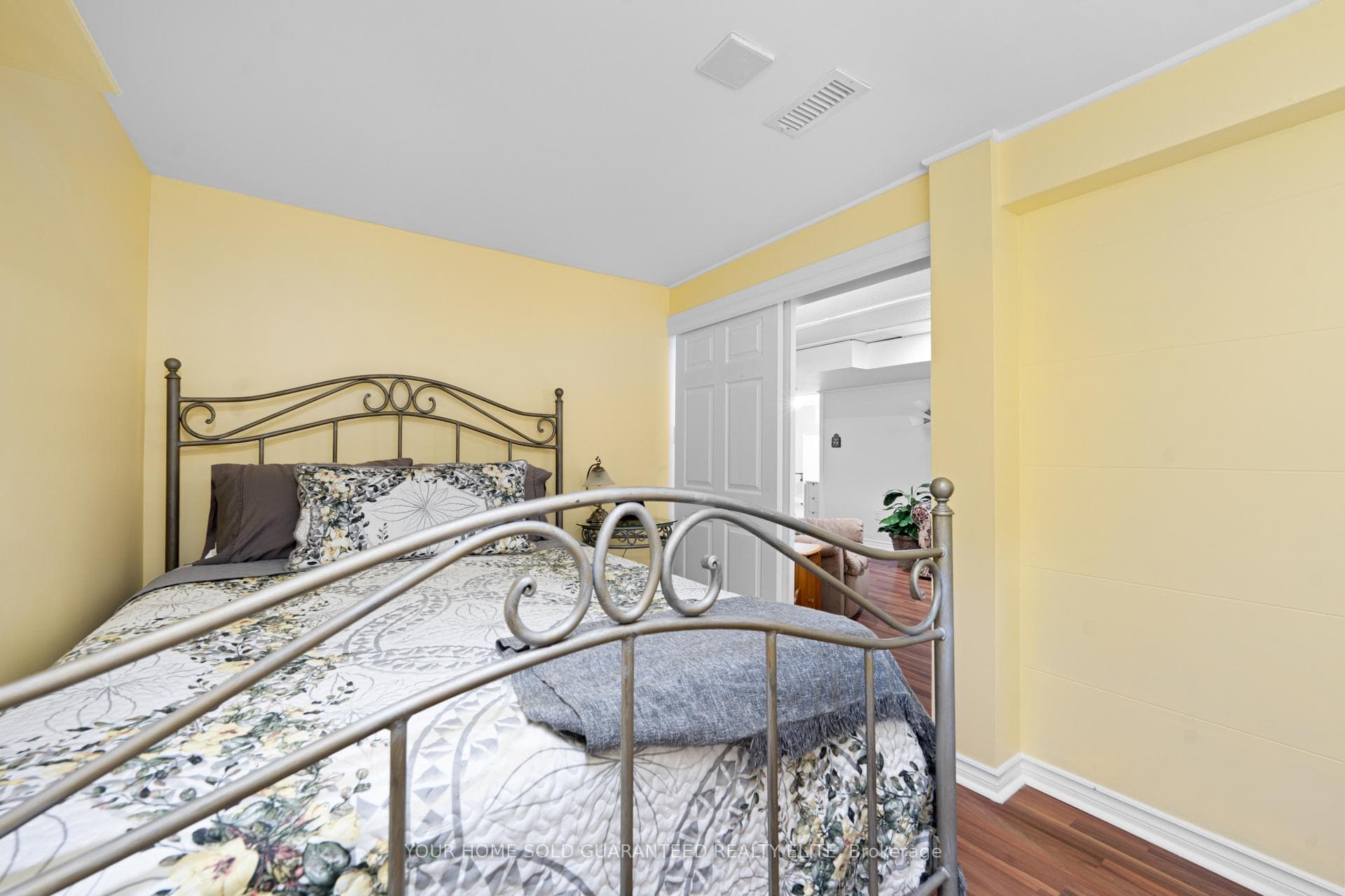 3085 Kingswood Crescent photo 24