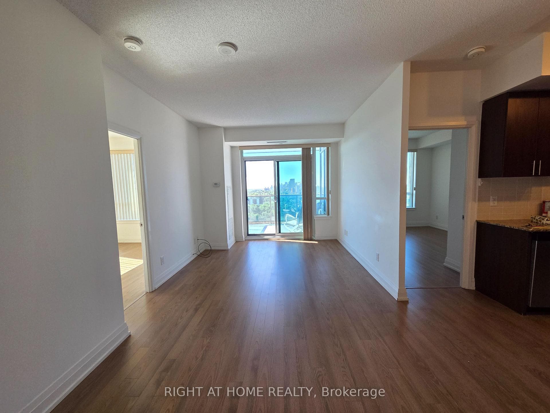 7165 Yonge Street Unit 1606 photo 18