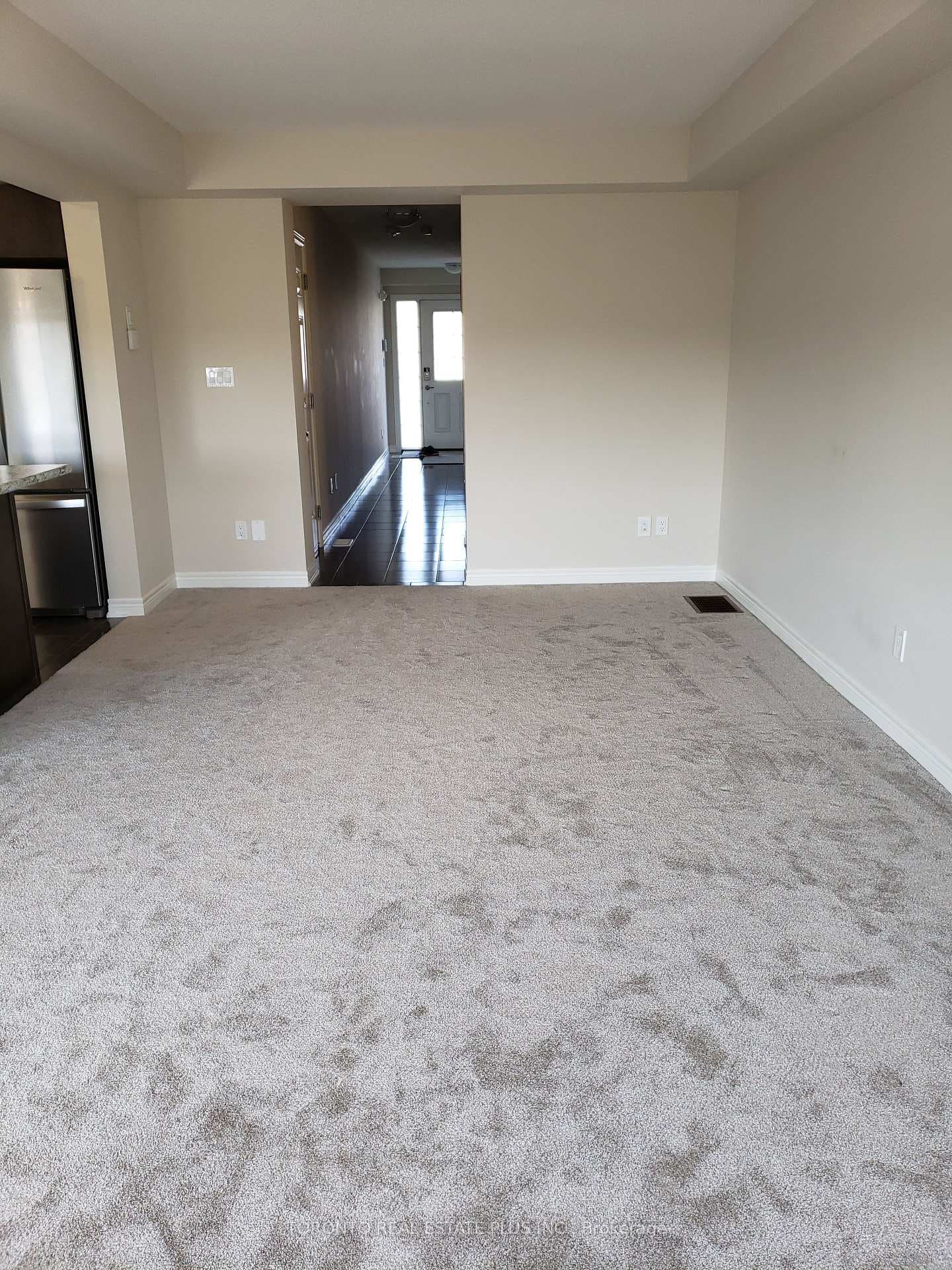 673 Julia Drive photo 4