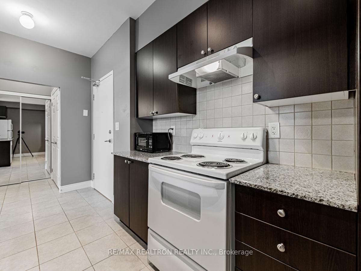 10211 Keele Street Unit 225 photo 7